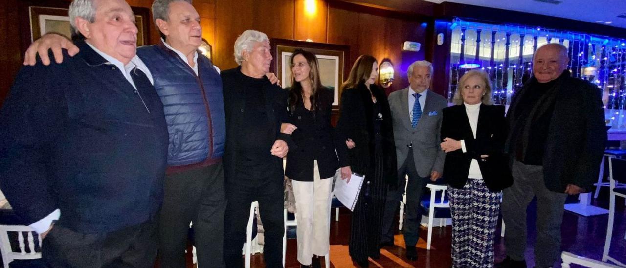 Ricardo Urgell con Marilé Zaera, Alberto Closas, Antonio Tejerina, José María Suárez, Felipe Pinto y Paloma Barrientos. | AE80