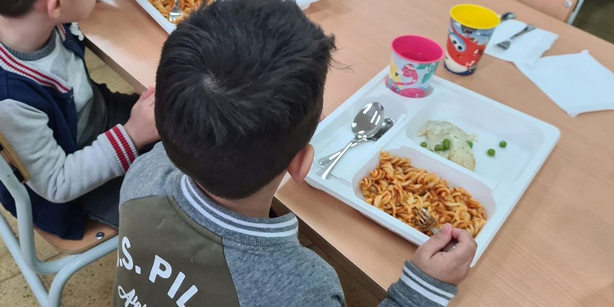 Vox lleva al pleno de Vila-real el debate sobre los menús de los comedores escolares.