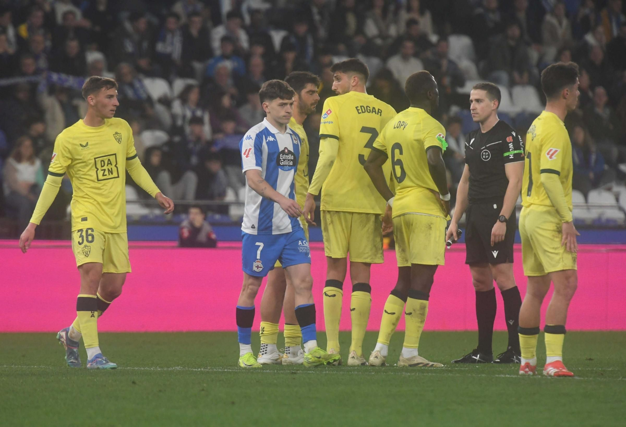 El Deportivo doblega al Almería en Riazor (3-1)