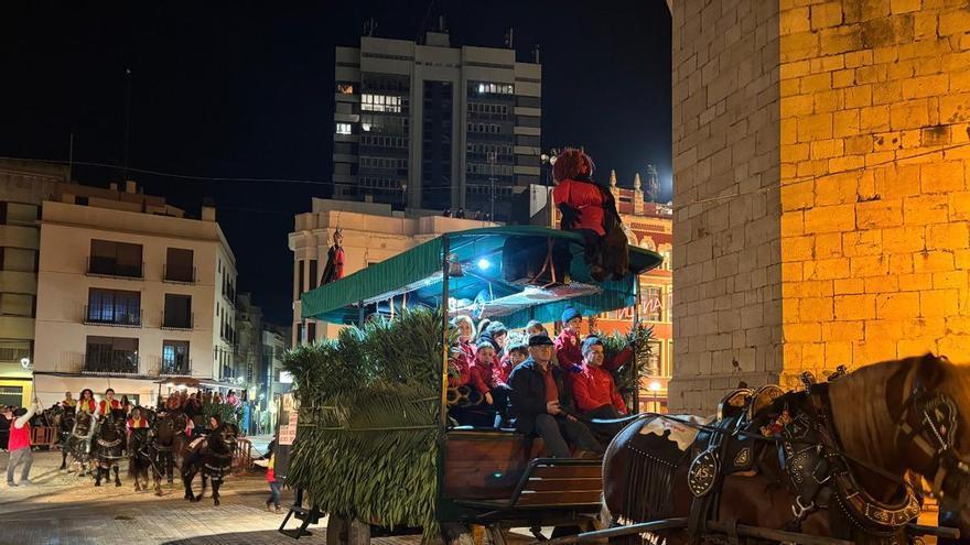 Vídeo: Desfile de carros y caballos en el Sant Antoni de Benicarló