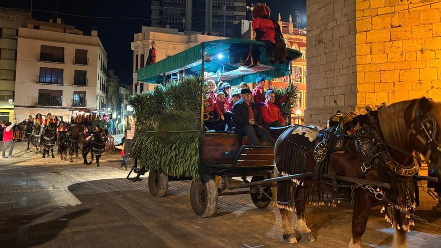 Vídeo: Desfile de carros y caballos en el Sant Antoni de Benicarló
