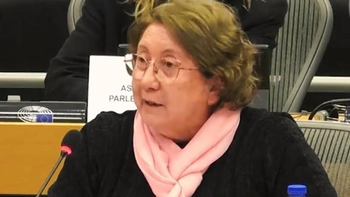 La presidenta de la Asociación de Aparadoras de Elche ante el Parlamento Europeo