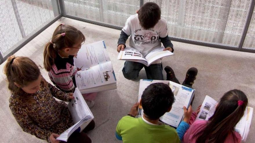 La Junta asigna 950.000 euros en ayudas para dotar de libros de texto a los colegios concertados