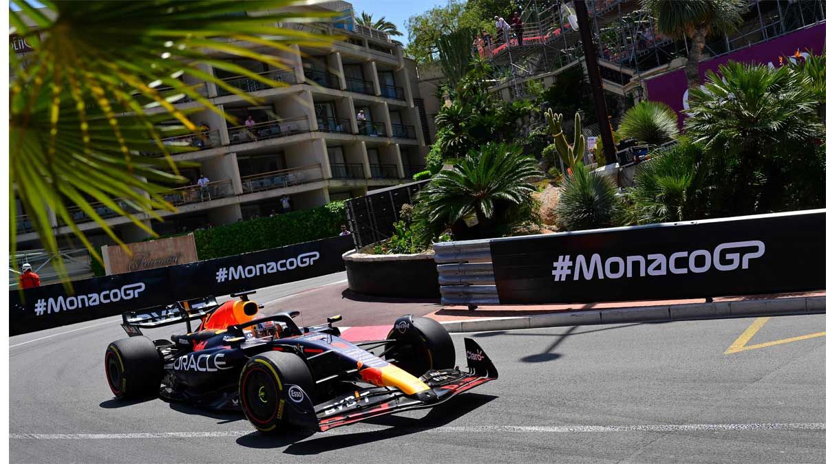 El líder del Mundial, Max Verstappen, en acción en las calles de Mónaco