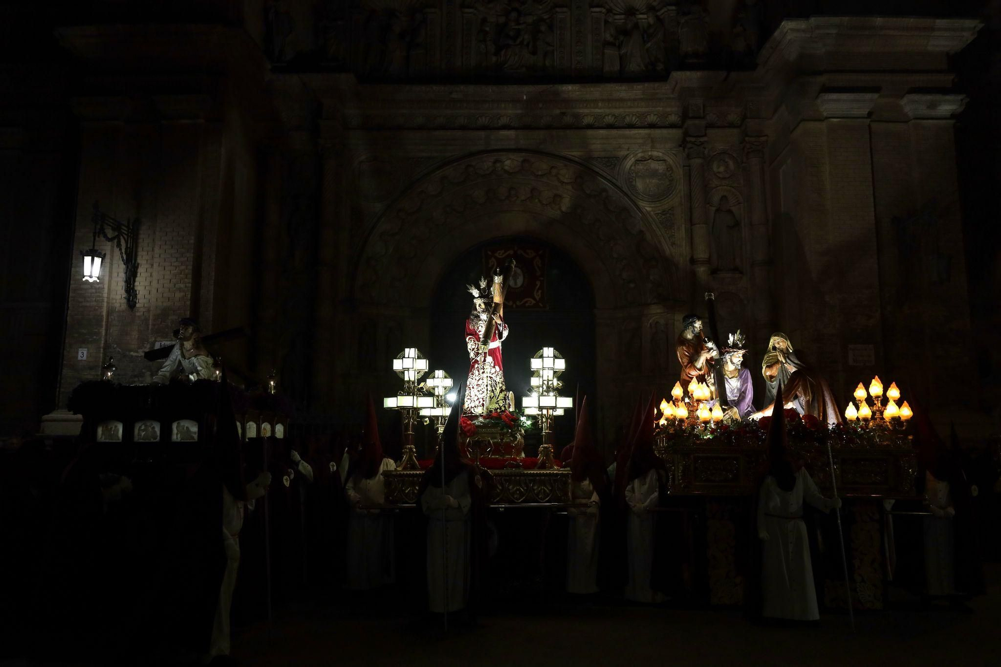 En imágenes | Zaragoza se conmueve con el 'Encuentro' de Jesús del Calvario y la Virgen de los Dolores