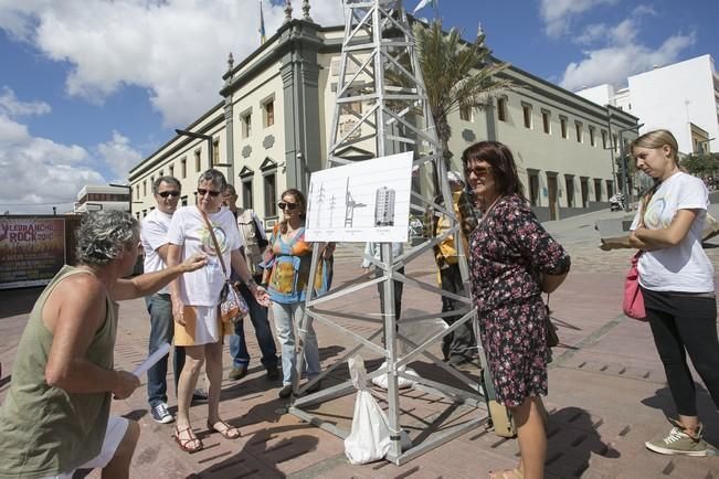 FUERTEVENTURA - Asociación Fuerteventura Sostenible se manifiestan frente al Cabildo de Fuerteventura - 11-05-16