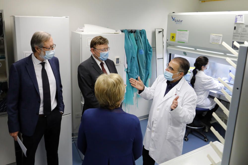 Visita de Ximo Puig y Ana Barceló a las instalaciones de Fisabio, donde se desarrolla un test rápido del coronavirus que costará sólo 1 euro.