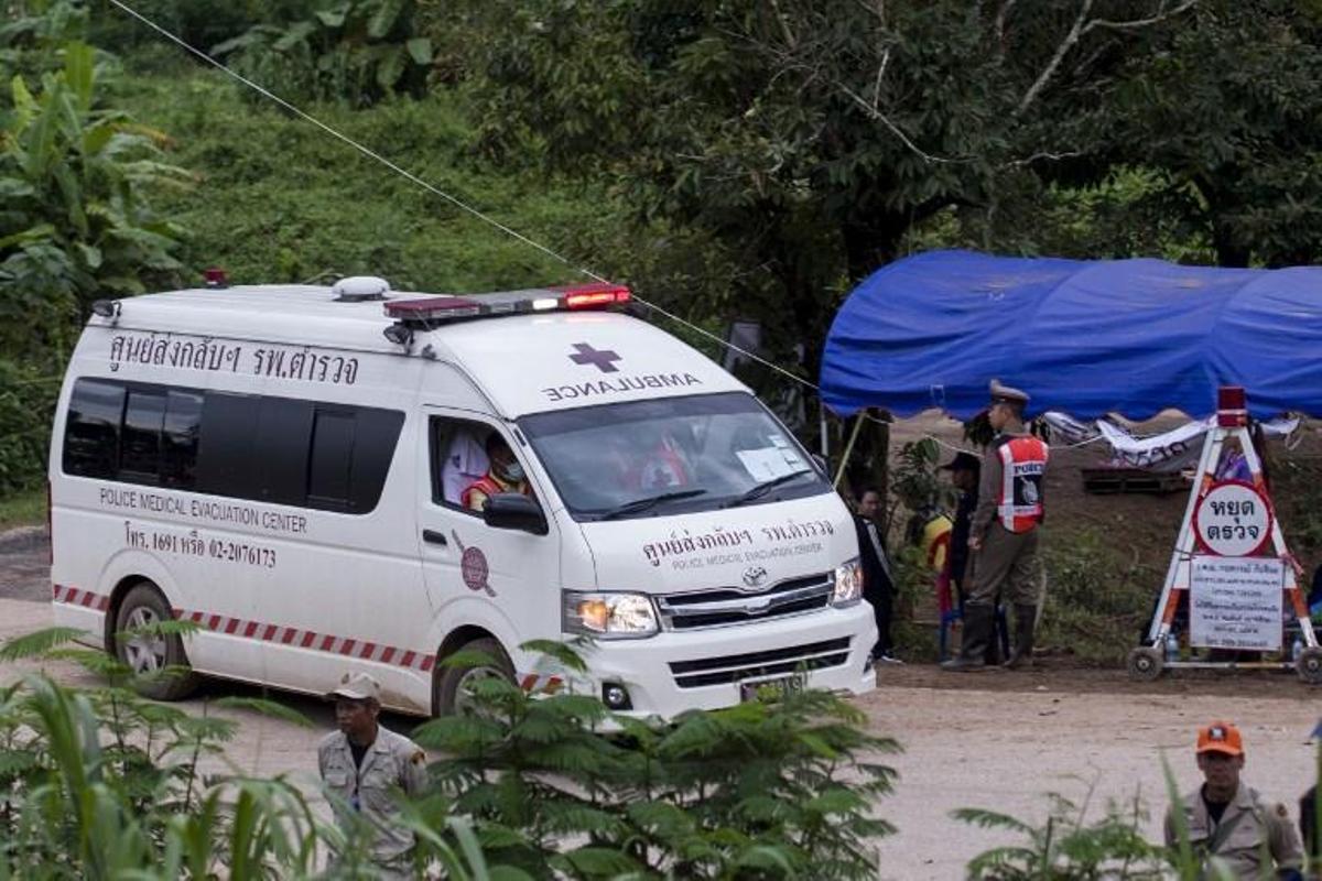 Rescatados todos los 12 niños y el monitor que quedaron atrapados en una cueva de Tailandia