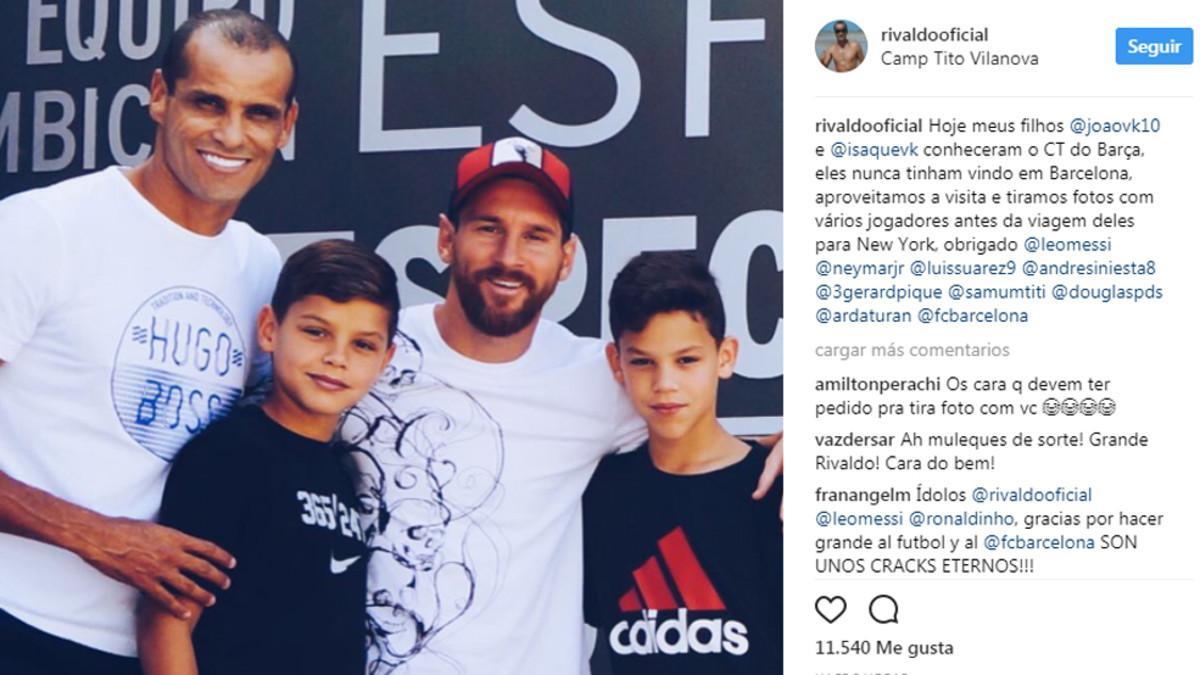 La imagen de Rivaldo y sus hijos junto a Leo Messi en la Ciudad Deportiva Joan Gamper