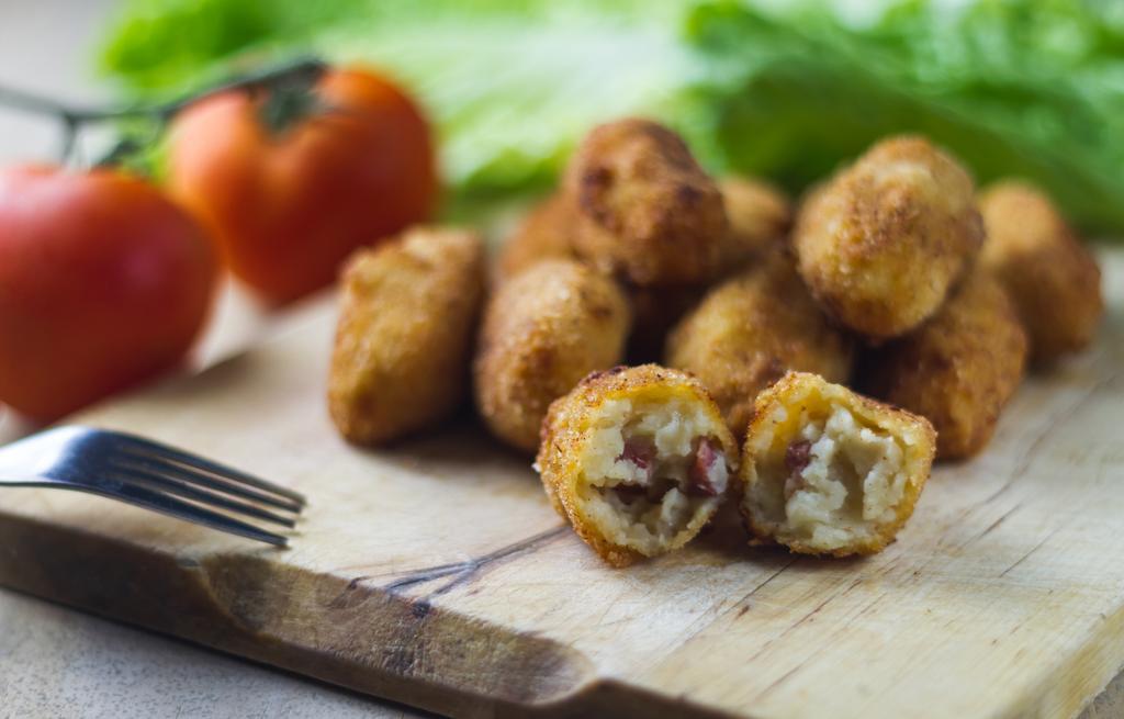 Típicas croquetas españolas de jamón