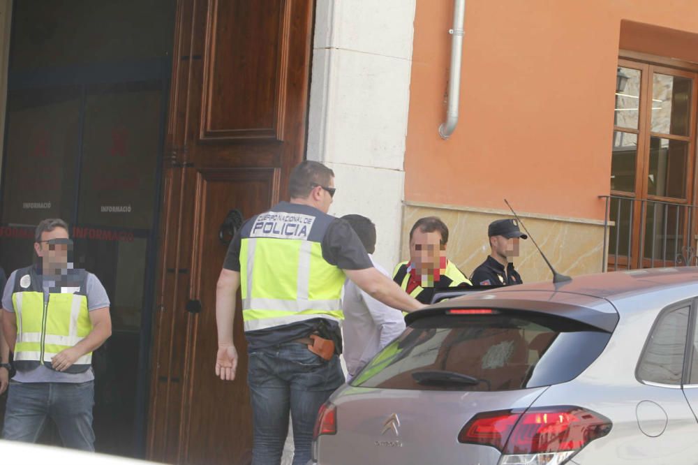 Registro en el Ayto. de Ontinyent tras la dentención de su alcalde, Jorge Rodríguez