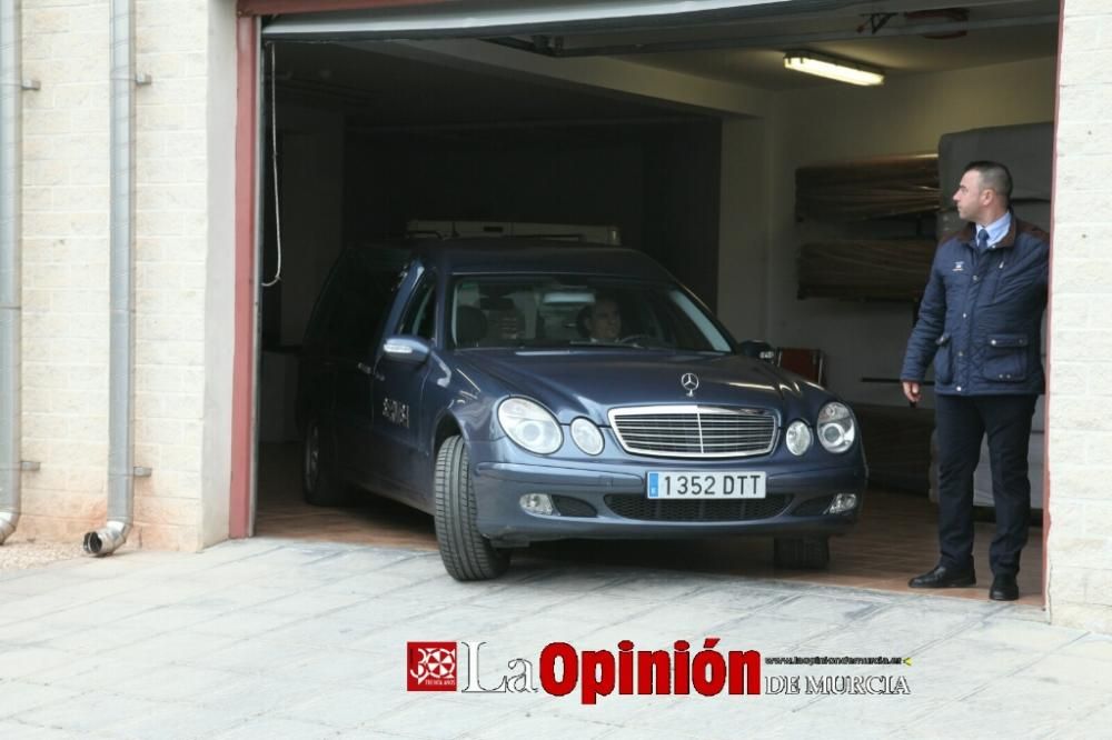 Familiares y amigos dan el último adiós a José Antonio Pujante en el tanatorio Lázaro de Lorca