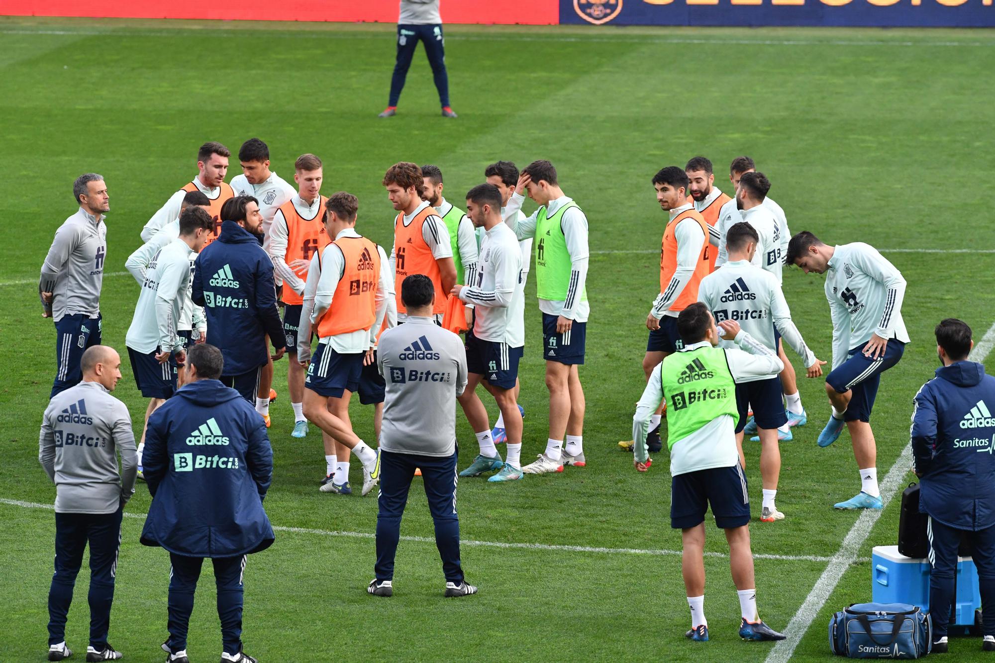 La selección española de fútbol entrena en Riazor para el partido contra Islandia