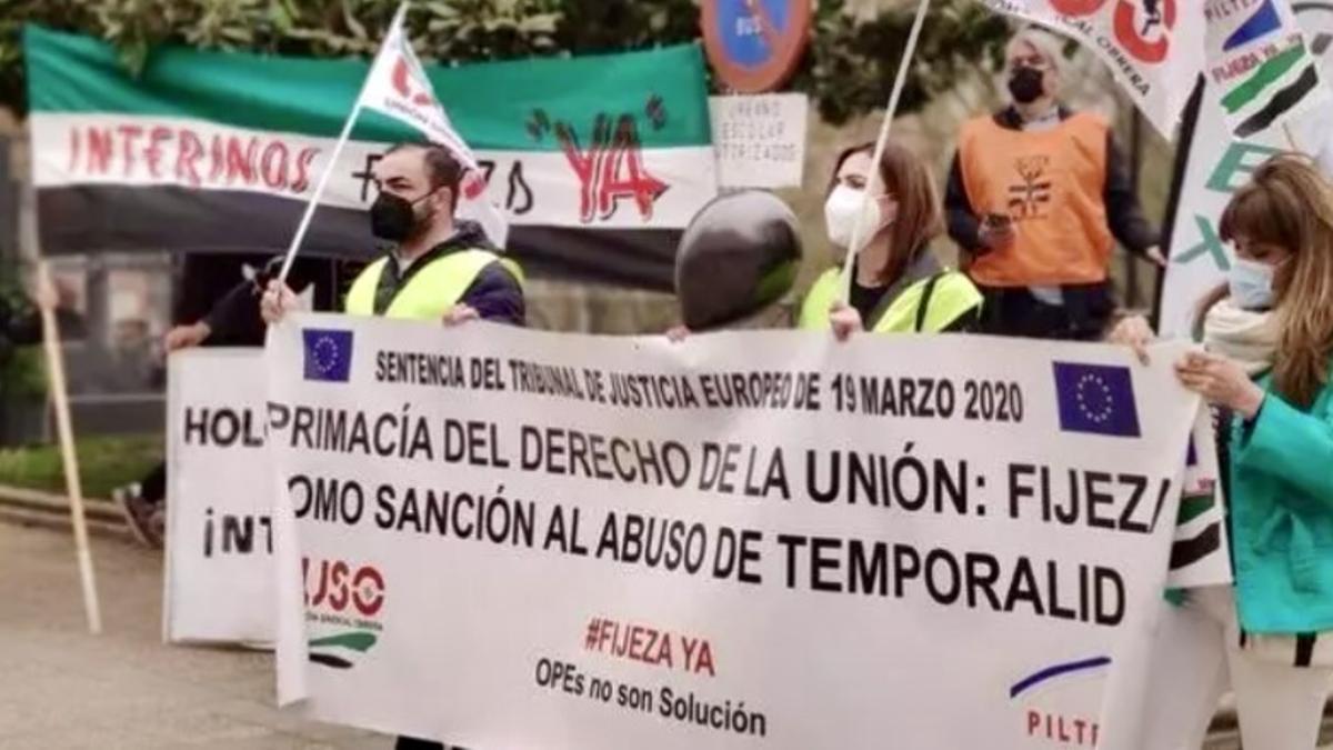 Protesta de interinos contra los procesos de estabilización, en marzo de 2022.