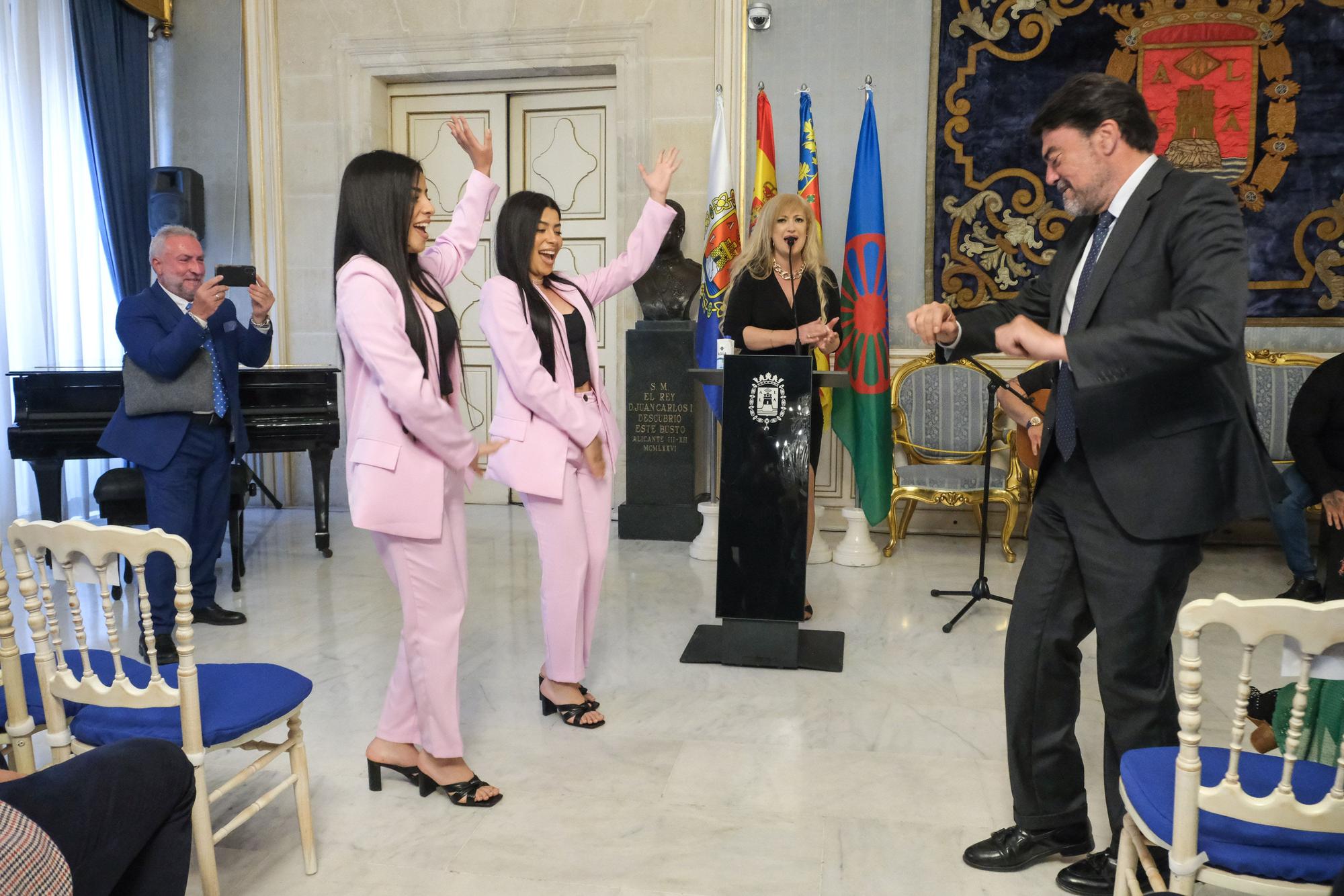 Así se ha vivido el acto institucional por el Día del Pueblo Gitano en el Ayuntamiento de Alicante