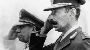 El dictador chileno Augusto Pinochet y el argentino Jorge Videla durante un acto en Santiago, en 1978.