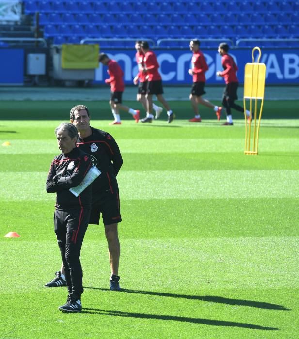 Carlos Fernández comienza a realizar algunas tareas con el grupo aunque su presencia en la convocatoria para el partido contra el Almería parece poco probable.