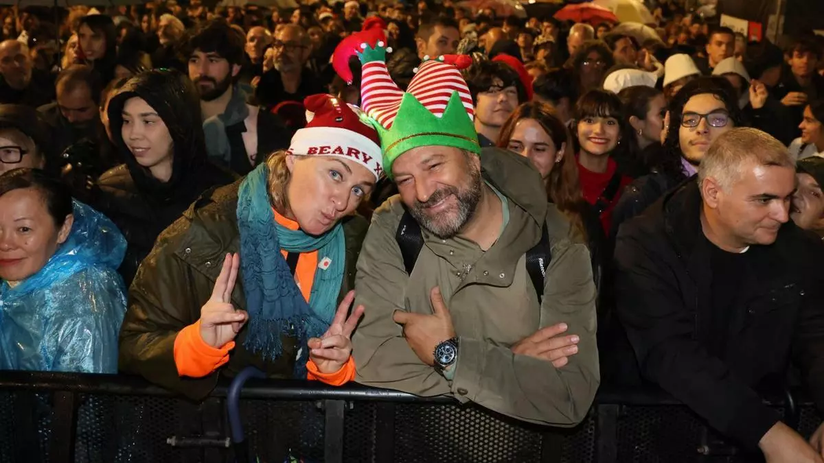 Arranca la Navidad en el planeta: El encendido de las luces de Navidad llenó Porta do Sol