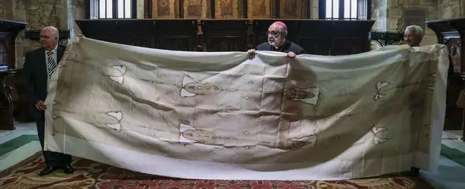 Oviedo recibe un facsímil de la Sábana Santa de Turín