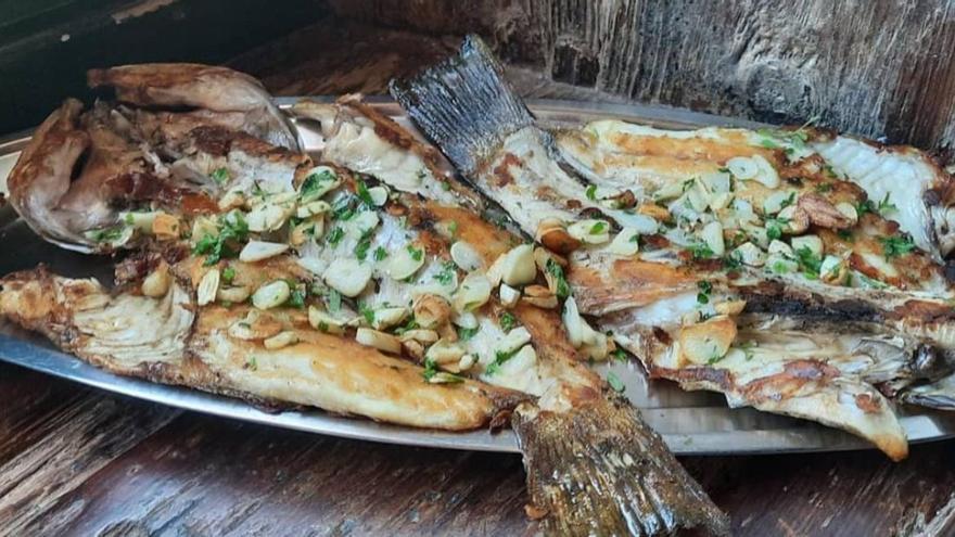 Influencer Spotlights Tenerife's Casa Mi Madre for Fresh Seaside Fish