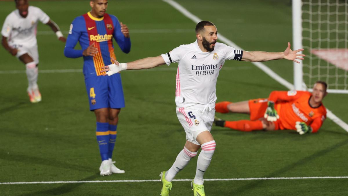 Benzema celebra el primero gol del Real Madrid ante el Barcelona.