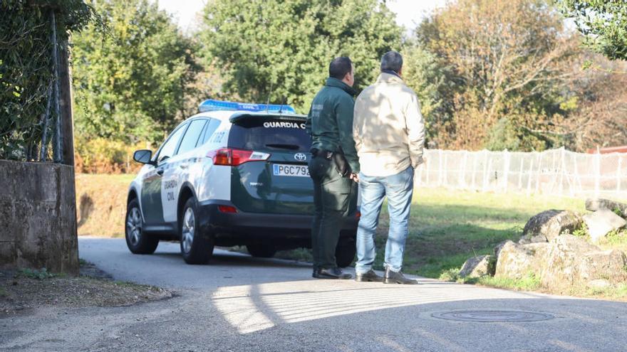 La Guardia Civil, en el lugar del ataque de Covelo // Gabino Porto