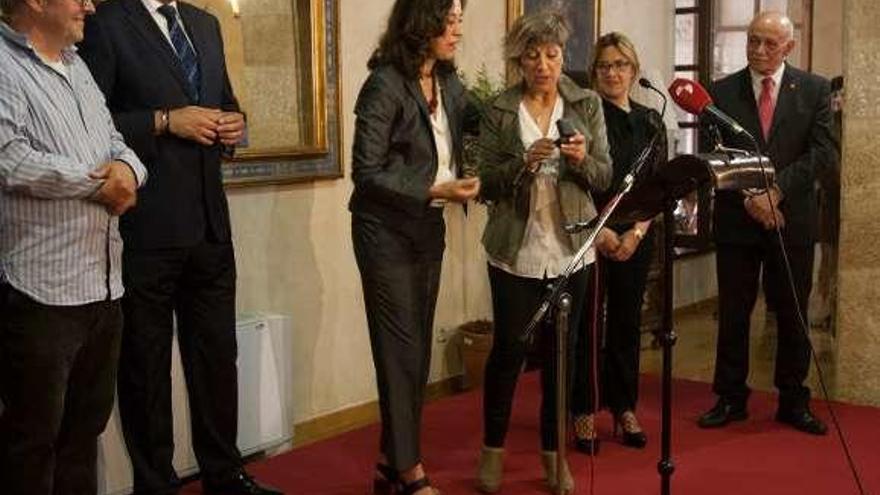 La directora de Paradores distingue a Begoña Montero, 38 años empleada.