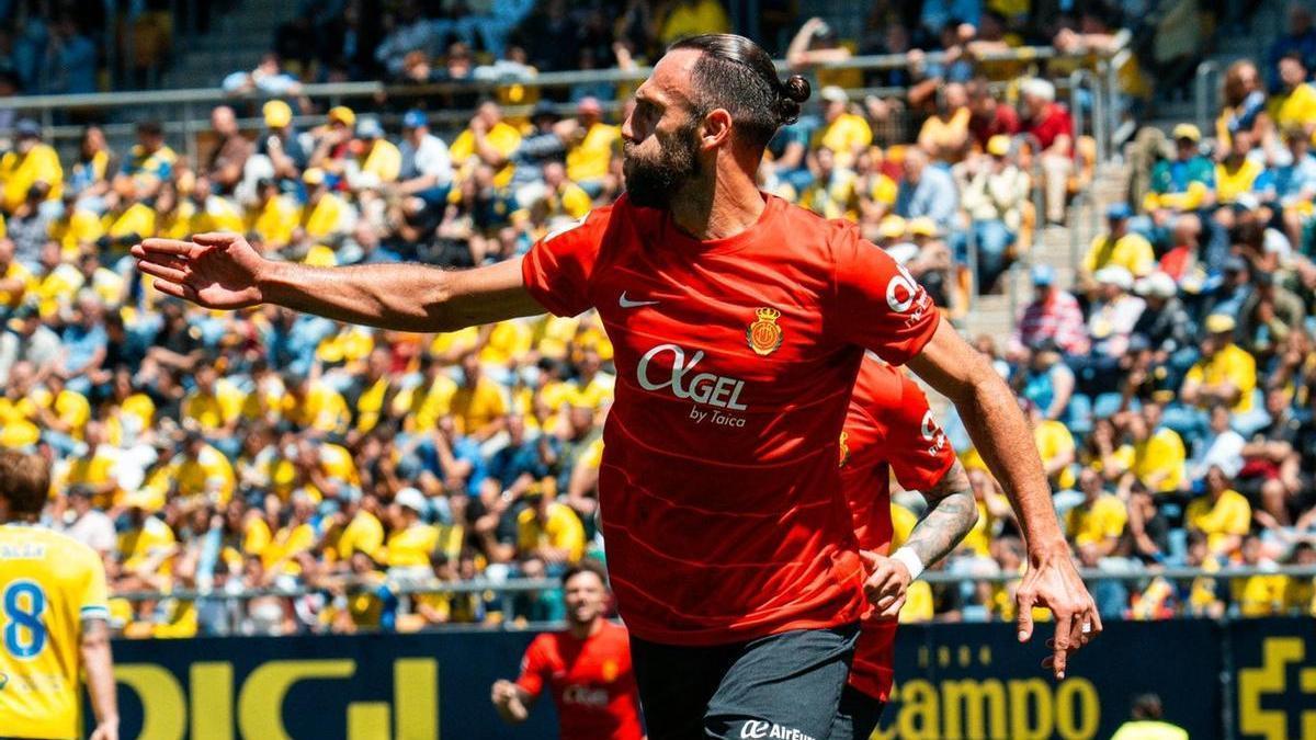 Cádiz FC-RCD Mallorca. Muriqi celebra su gol al Cádiz