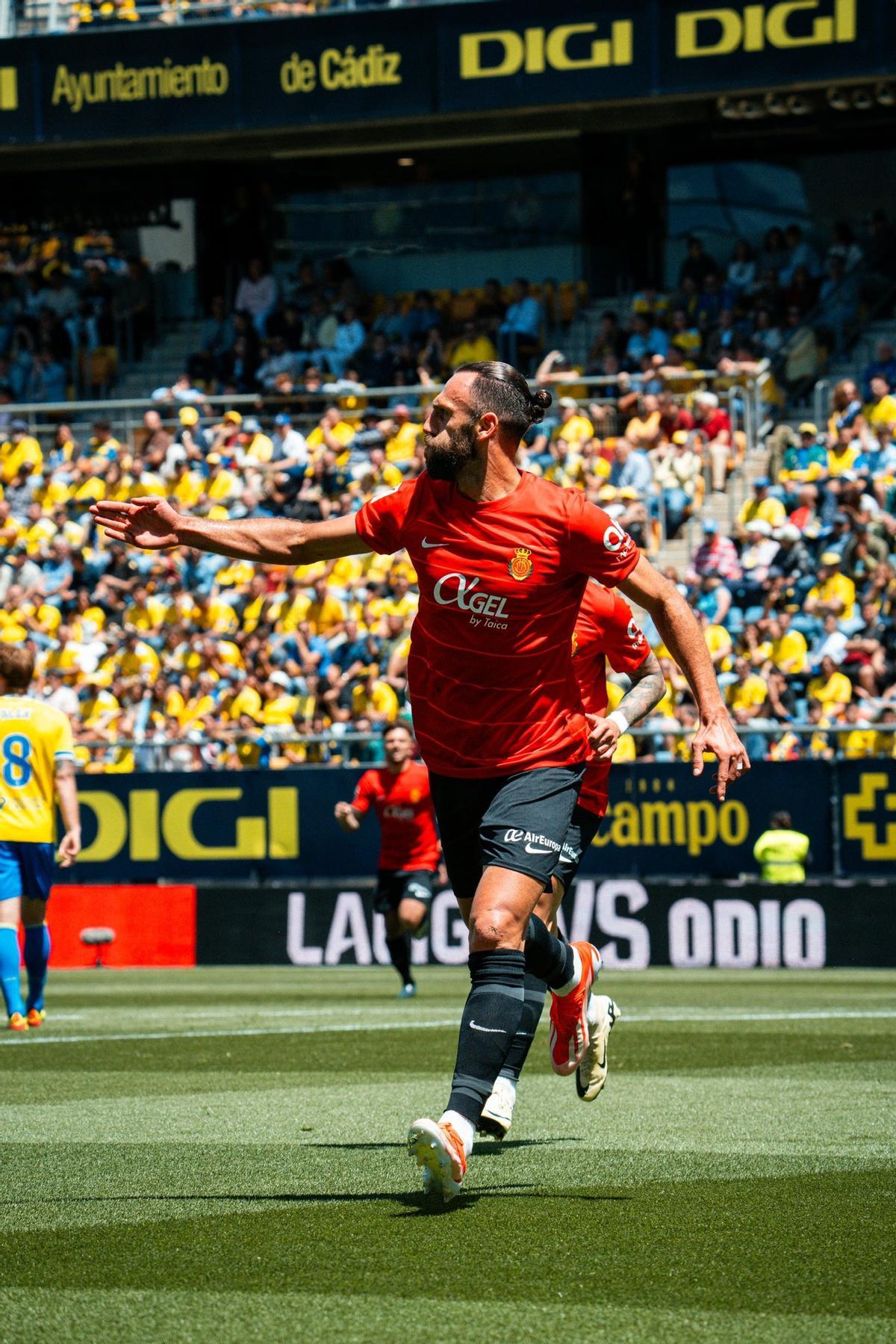Muriqi celebra su gol al Cádiz