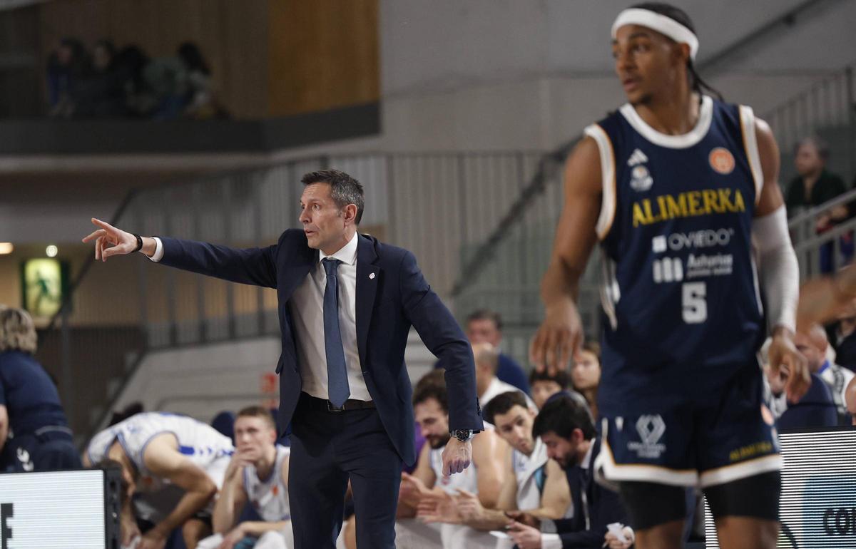 EN IMÁGENES: Así fue el Alimerka Oviedo Baloncesto-Súper Agropal Palencia en el Palacio de los Deportes