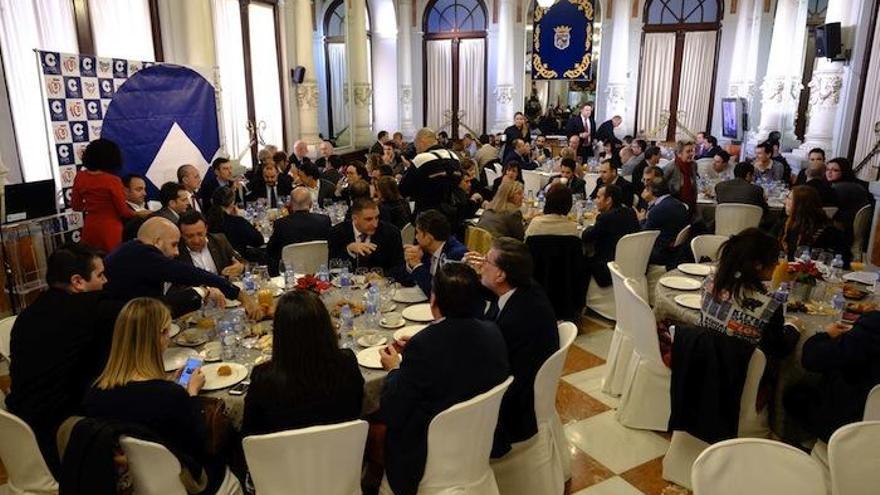 El alcalde participa en un desayuno de trabajo con más de 130 emprendedores y empresarios malagueños