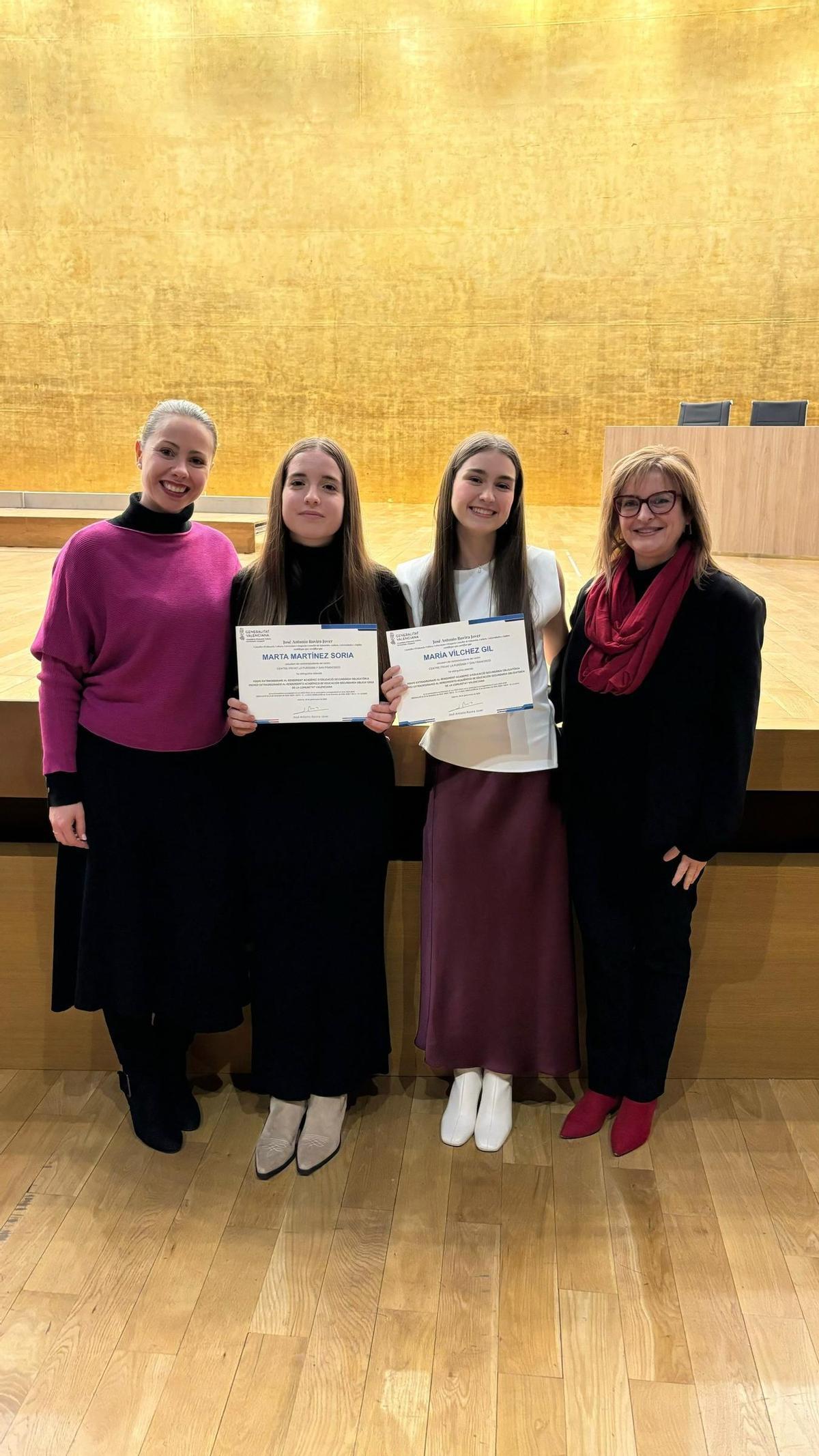 Rosana Pérez, jefa de Estudios; Marta Martínez Soria, alumna; María Vílchez Gil, alumna y Ana Ballester, profesora de Secundaria del Colegio La Purísima y San Francisco de Alicante