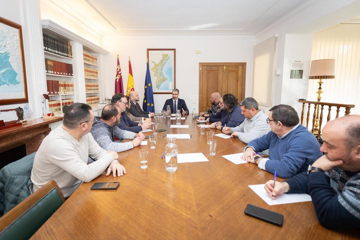 El delegado del Gobierno, durante la reunión este martes con representantes de Sabic.
