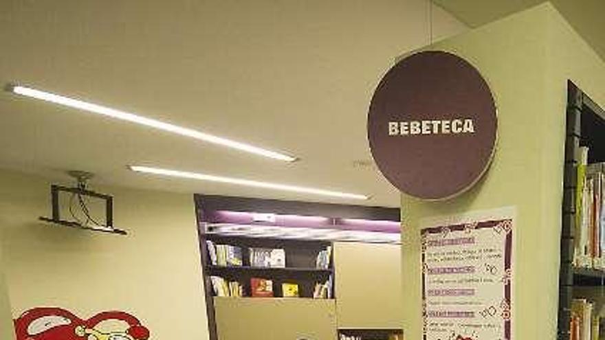 La bebeteca y las zonas de cómics y lectura de prensa de la biblioteca del Fórum. / 13fotos