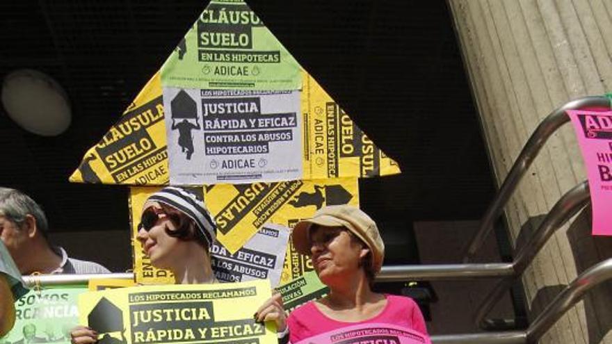 Un viacrucis judicial de siete años para recuperar el dinero de las cláusulas suelo