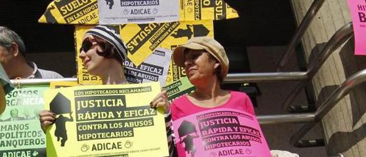 Foto de archivo de una protesta por abusos hipotecarios.