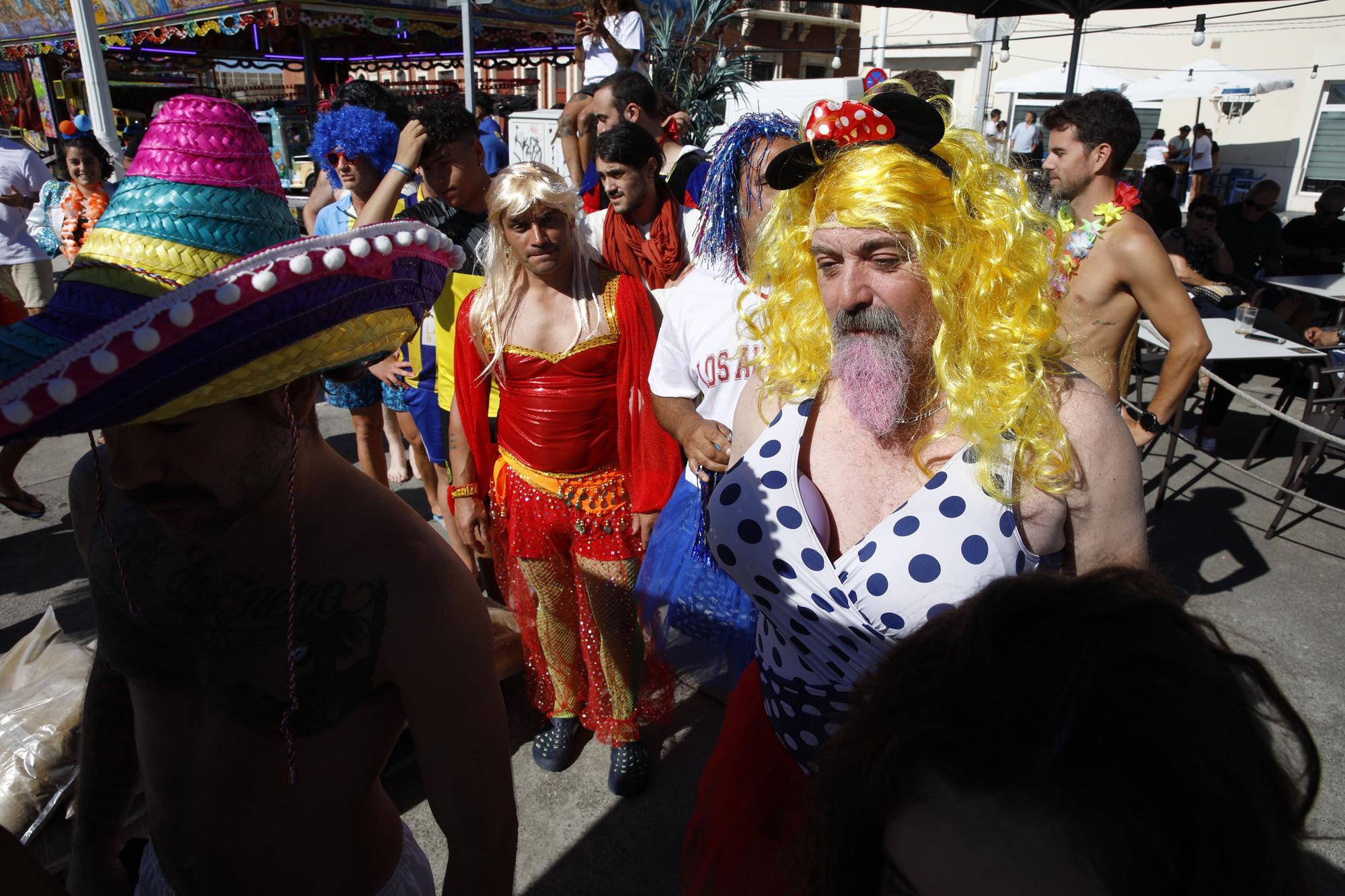 La cucaña, reina en las fiestas de Cimadevilla