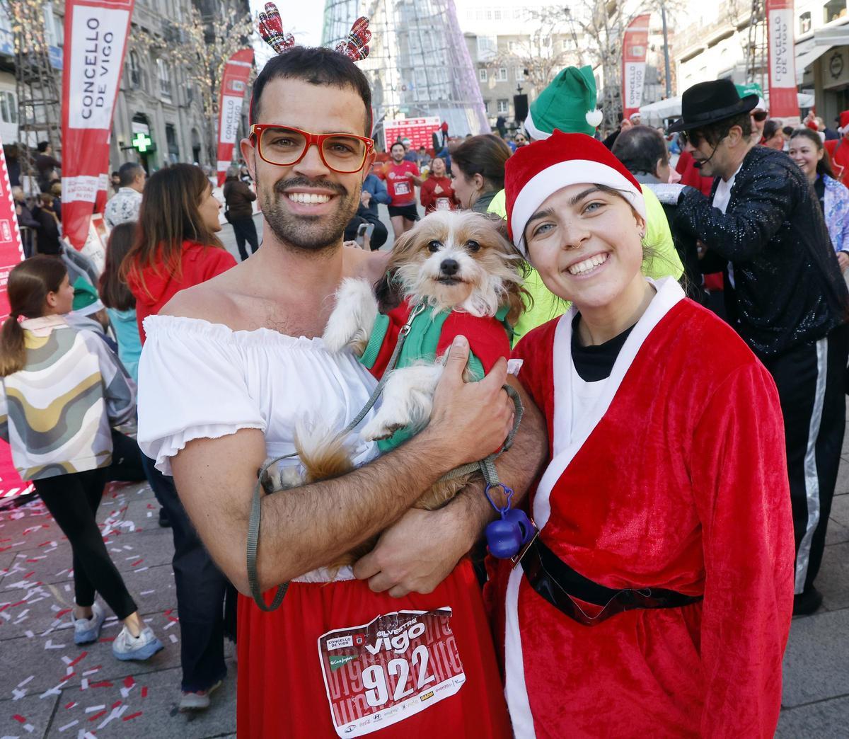 Loca carrera de Navidad: la San Silvestre colorea Vigo