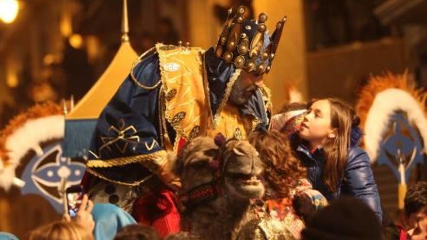 Los Reyes Magos volverán a llevar la magia y la ilusión a los miles de niños que estarán esperándoles en las calles de Alcoy.