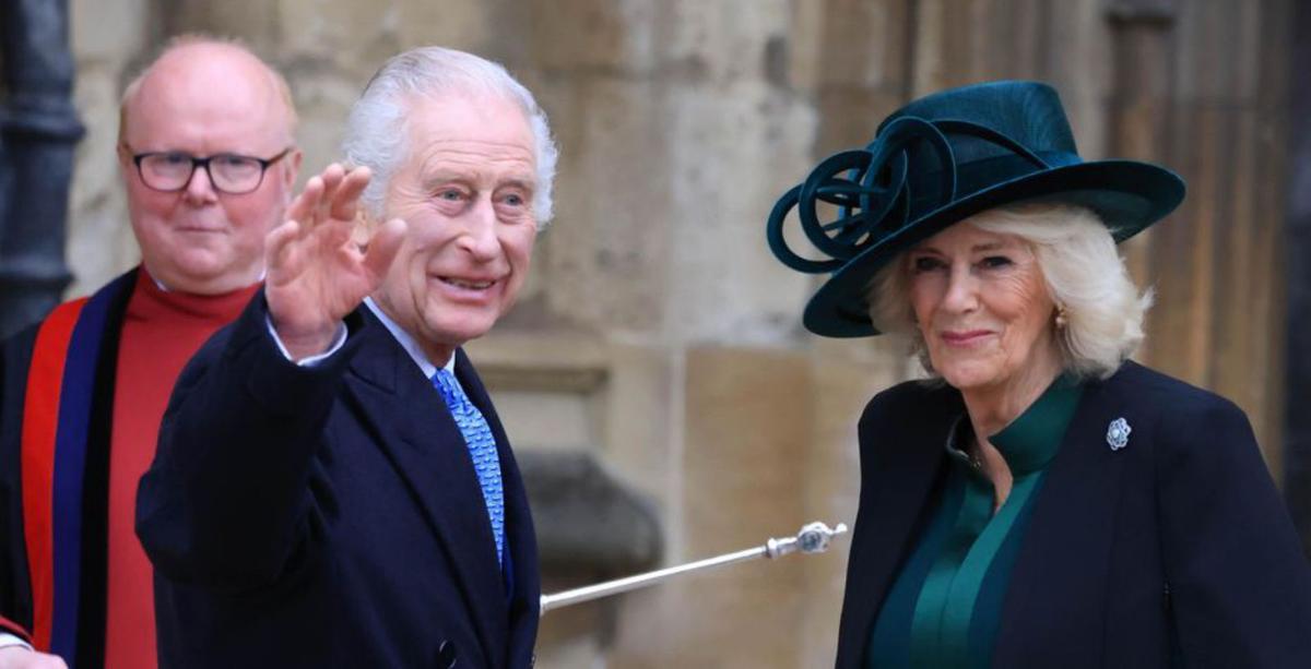 El rei Carles III reapareix somrient per felicitar la Pasqua
