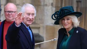 El rei Carles III reapareix somrient per felicitar la Pasqua