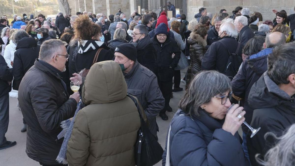 El vent i el fred van fer la murga al tast de cervesa que hi va haver després del concert | ALEX GUERRERO