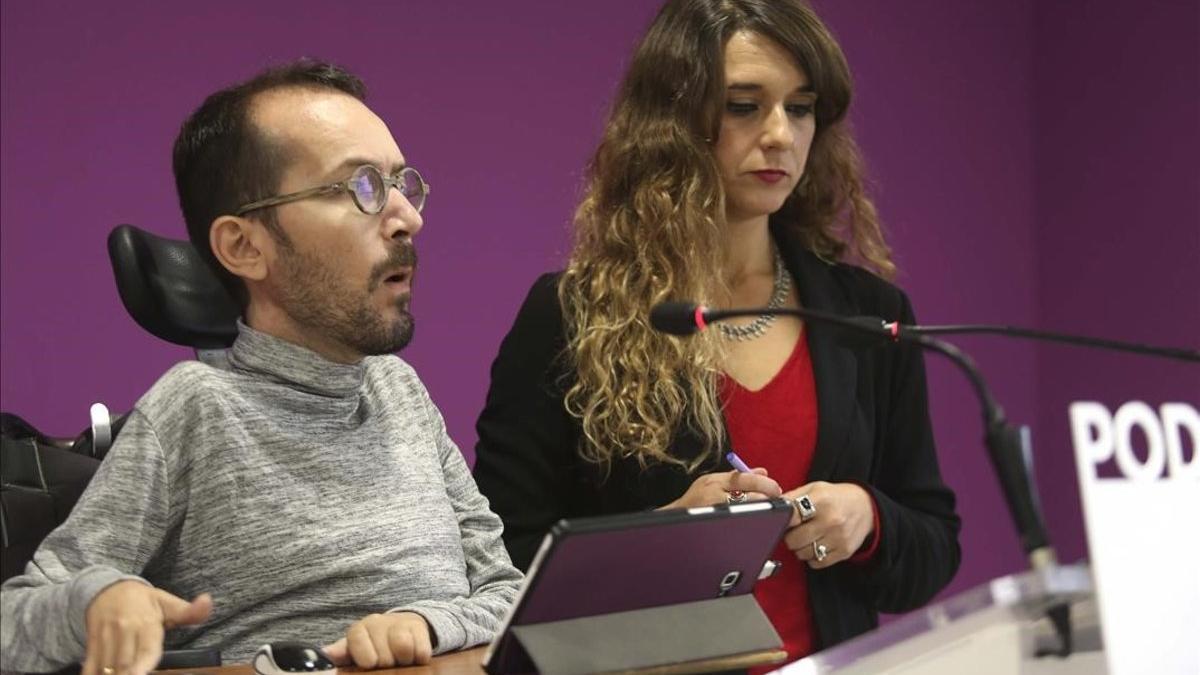 Pablo Echenique y Noelia Vera, de Podemos, en rueda de prensa