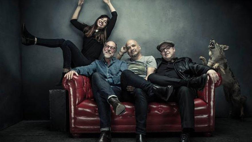 Pixies, con su formación actual, en una foto promocional