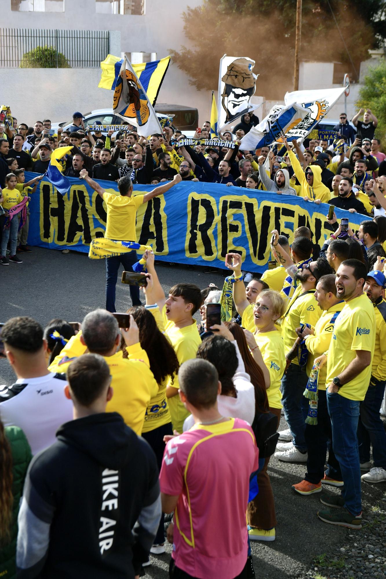 Aficionados despiden a la UD en Barranco Seco antes de ir a Tenerife