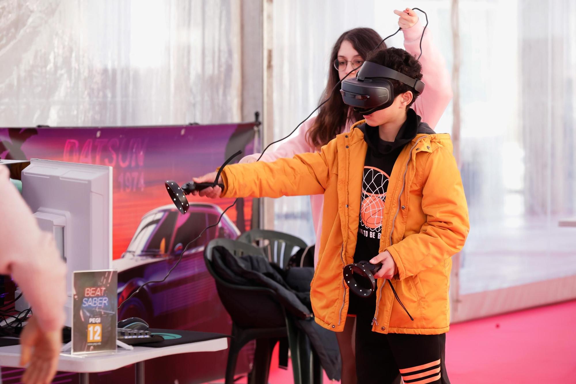 El Antroxu pasa de nivel en Lugo de Llanera: éxito de la zona de videojuegos y realidad virtual, que atrajo a jóvenes y mayores