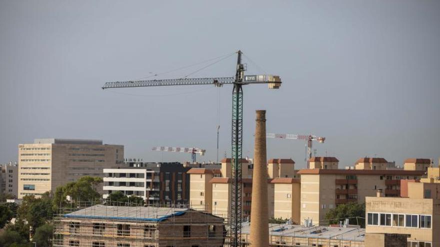 Los pisos prometidos por el Govern se atascan en los Ayuntamientos