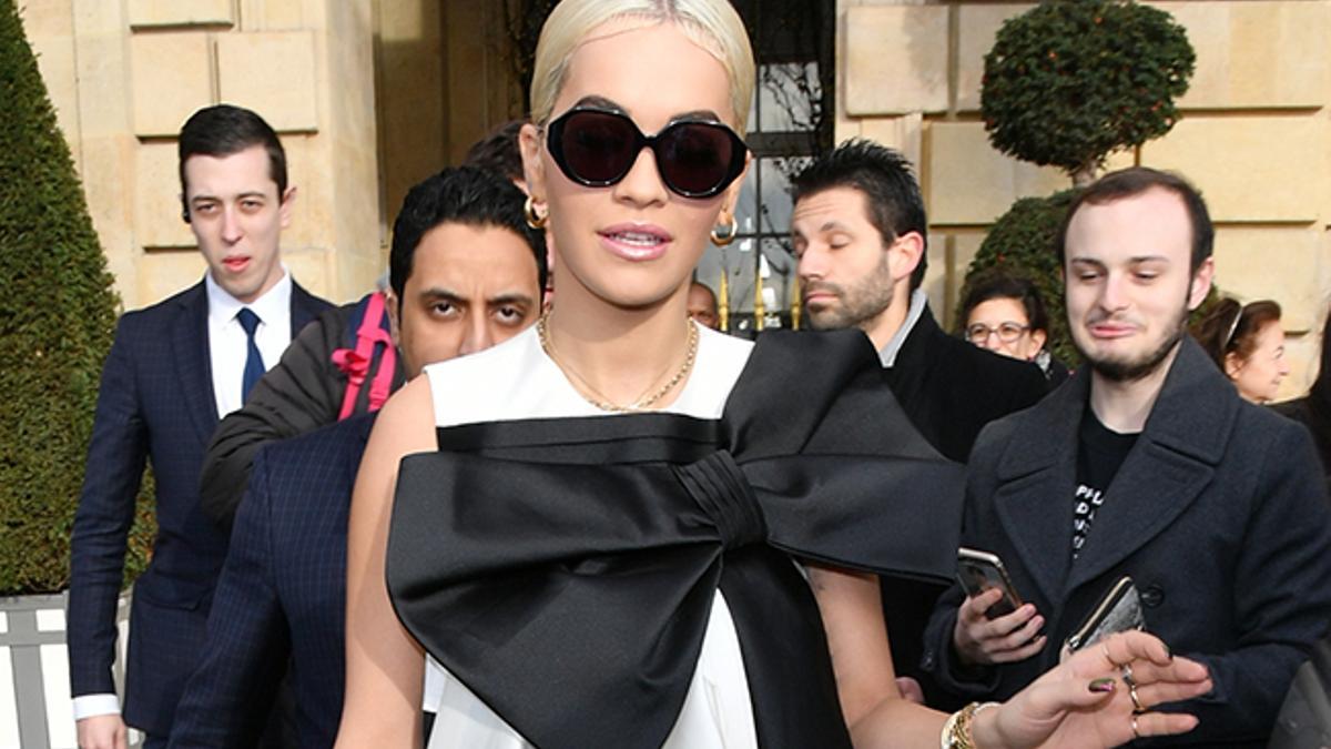 Rita Ora saliendo de su hotel en París