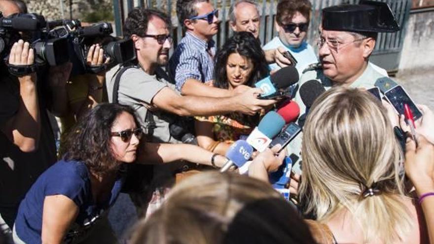 El jefe de la Comandancia de A Coruña ayer con los periodistas.