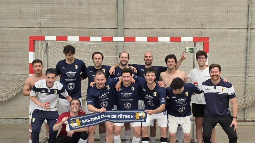 Un Salinas meteórico arrasa en fútbol sala: título, ascenso y a por el reto de la Tercera División